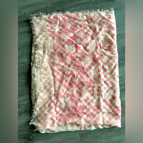 Pink and creme Louis Vuitton Damier Alize stole - Picture 1 of 4
